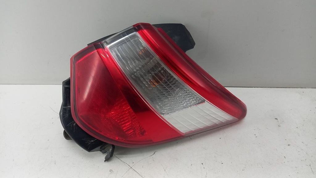 Фонарь задний правый Toyota Yaris III 2017 0D2030D205