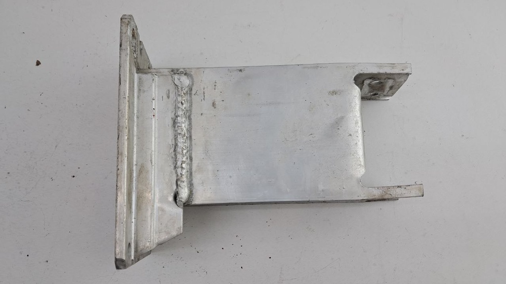 Кронштейн переднього бампера лівий Audi A5 2012 8K0807133C