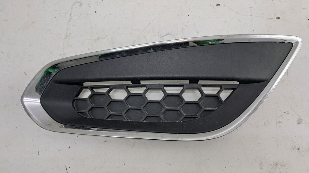 Решітка бампера ліва Volvo S60 V60 2011 рр 31294133