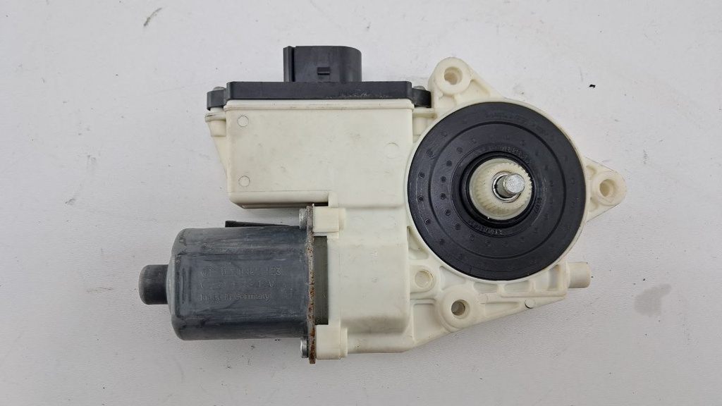 Моторчик склопідйомника задній правий BMW 5 GT F07 2014 0130822523