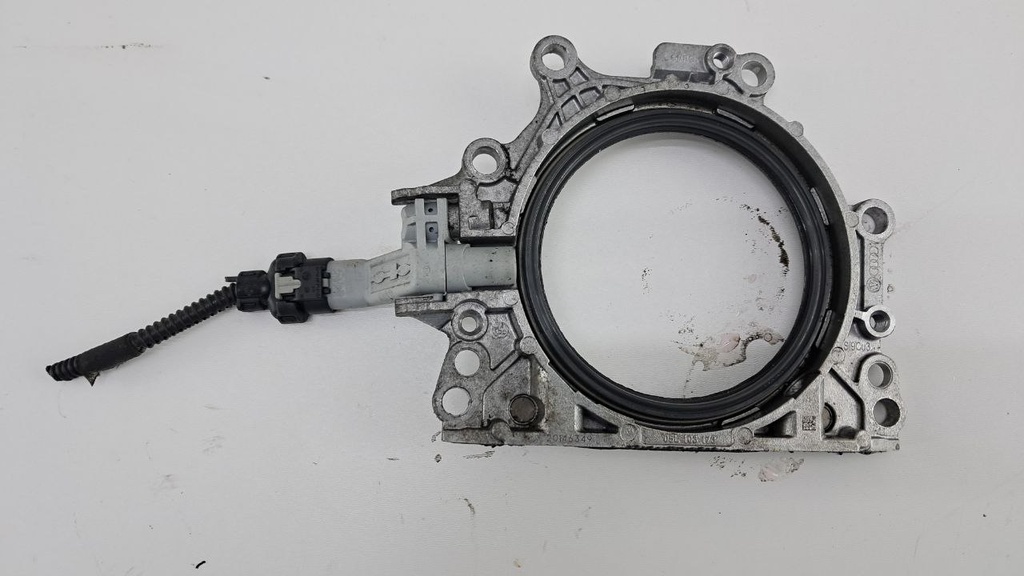 Крышка уплотнитель вала Audi A4 S4 B9 Q5 2.0 TDI 2021 05L103173