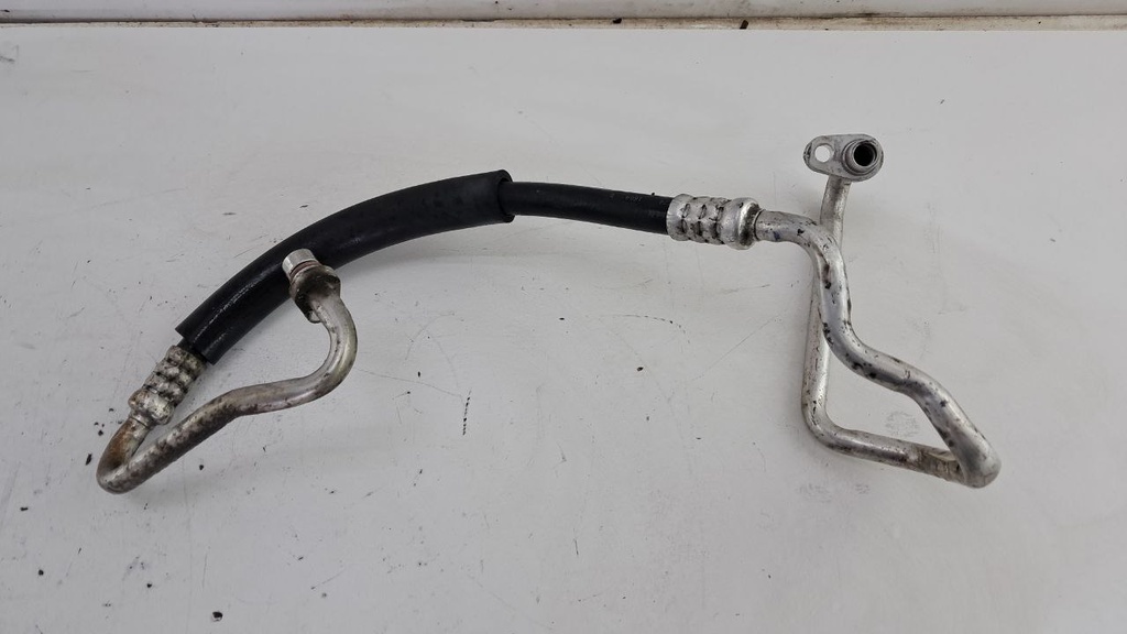 Трубка кондиціонера Nissan Pulsar Qashqai J11 1.2 DIG-T 2015 924903ZU0A