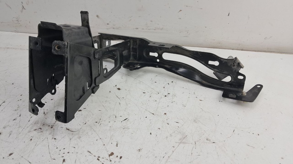 Кріплення радіатора BMW F20 F21 F30 F31 17023811