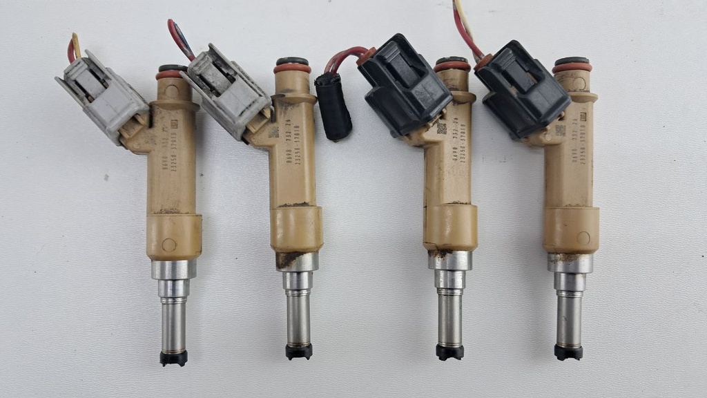 Форсунки Toyota Prius 1.8 Hybrid 2009-2015 2325037010