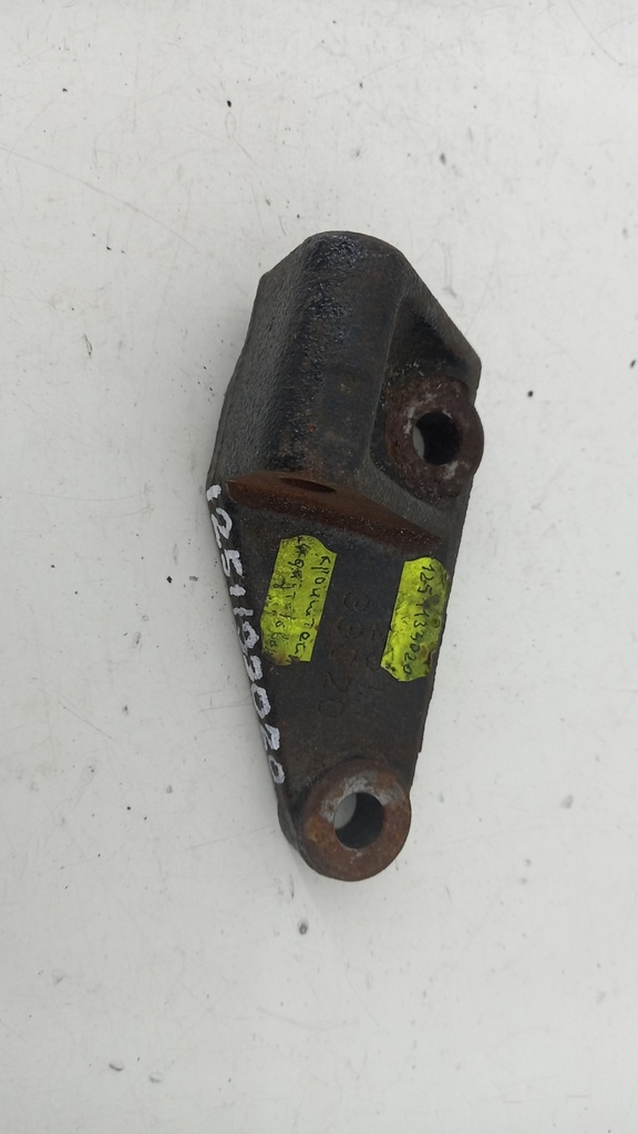 Кронштейн двигуна лівий Toyota Yaris 3 2013 рр. 1251133020