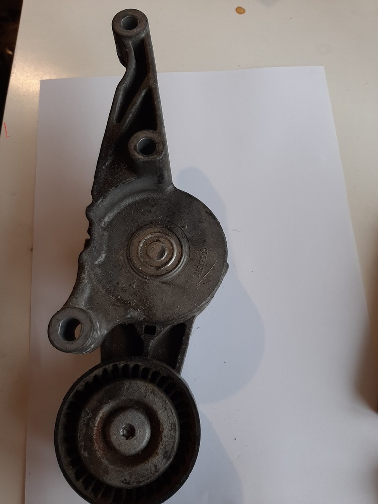 Натягувач ременя Volkswagen Golf Caddy 03G903315C