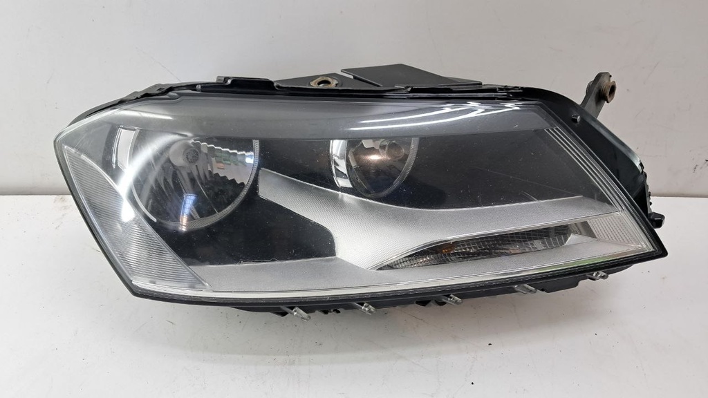 Фара права Volkswagen Passat B7 2010-2015 3AB941006