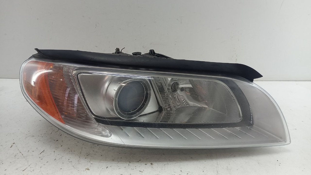 Фара права Volvo V70 S80 2008-2013 30796130