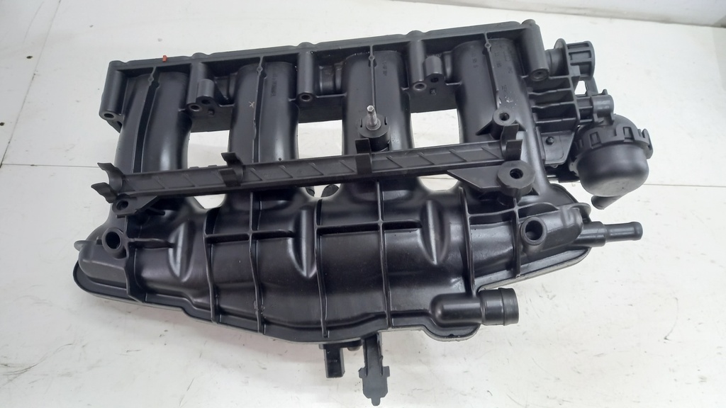 Колектор Volkswagen Passat B7 1.8 TSI 2012 06J133185CM