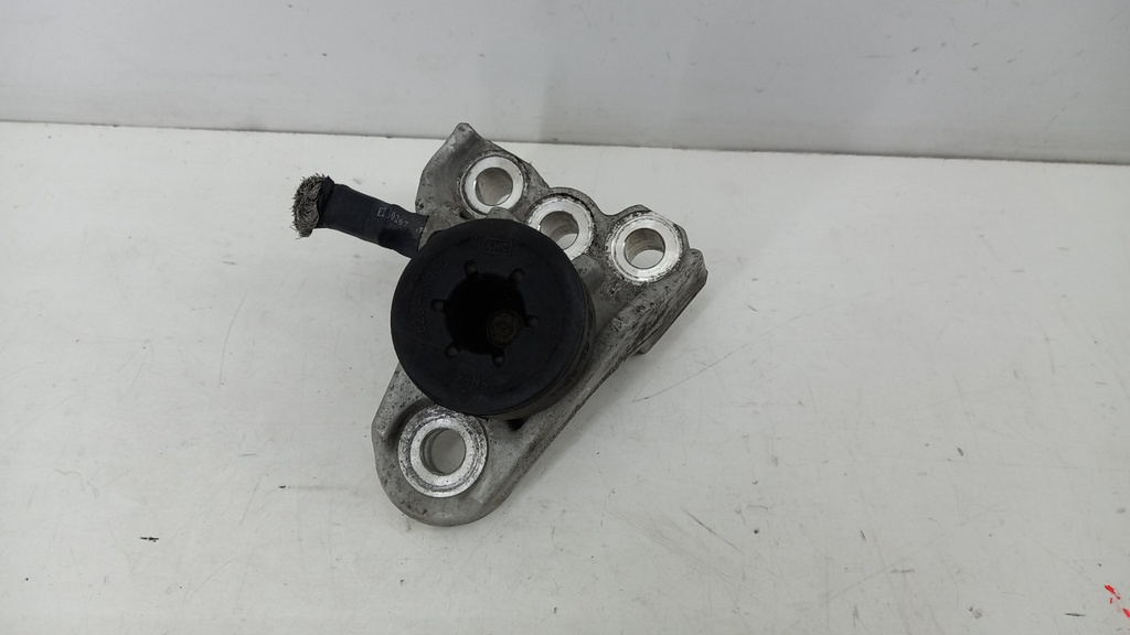 Подушка двигателя правая Hyundai Sonata 2.0 16V 2004-2009 218153K001