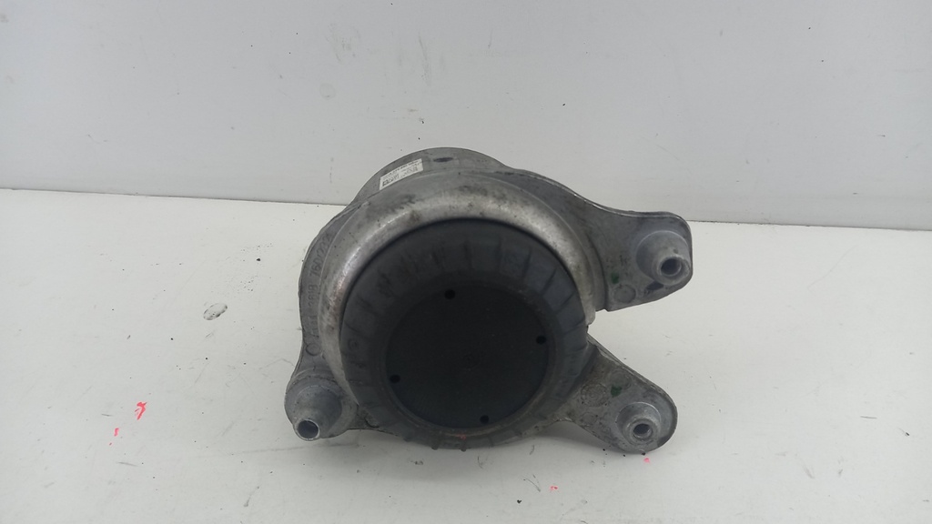 Подушка двигуна ліва Mercedes C-Class W205 2.0 D 2015 A2132400500