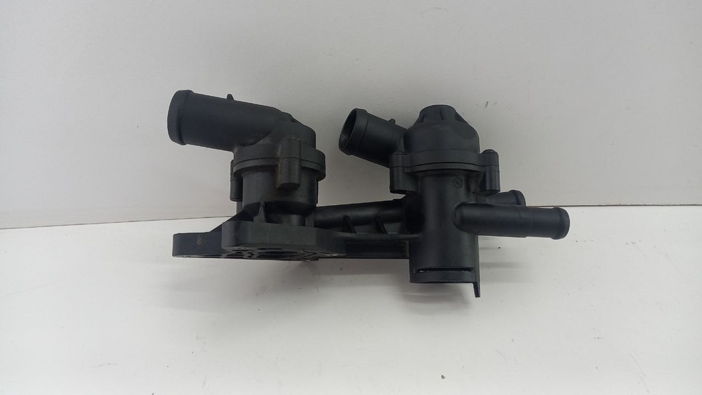 Корпус термостата Audi A3 8P 1.4 TFSI 2012 гг 03C121026AC