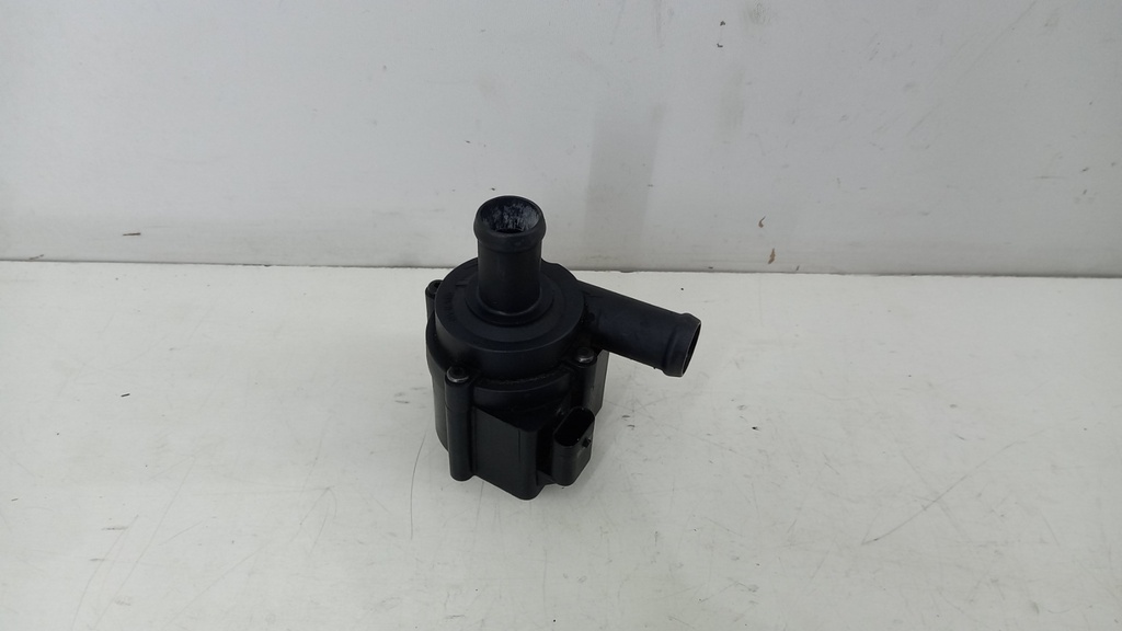 Водяний насос Volvo V70 XC60 2.0 2012 рр. 518705000