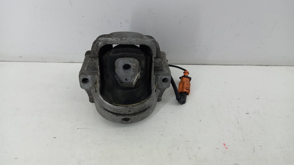 Подушка двигателя Audi A4 A5 A6 2.0 TDI 2012 8K0199381JQ