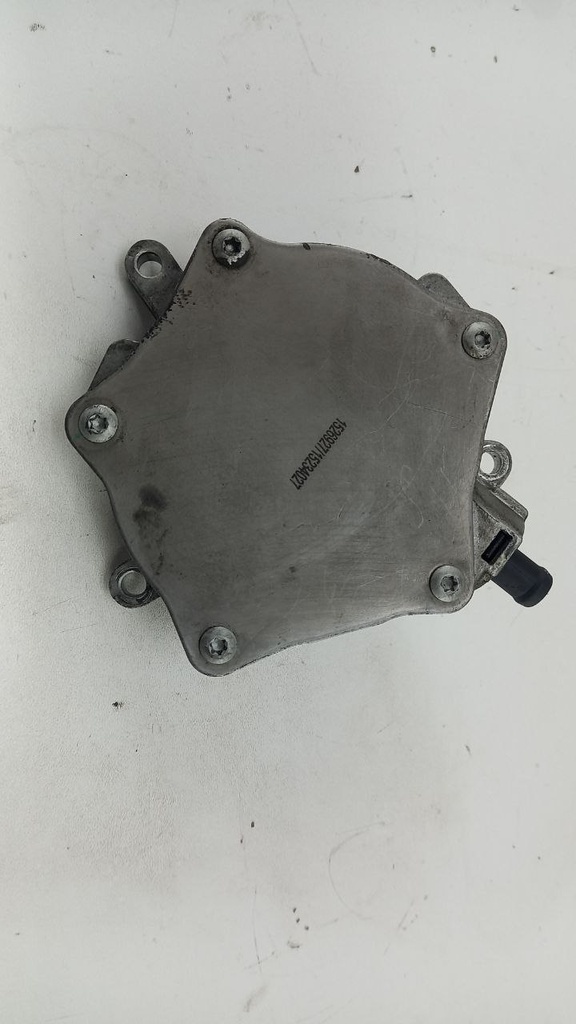 Вакуумный насос Audi A4 B8 1.8 TFSI 2007-2015 06J145100B