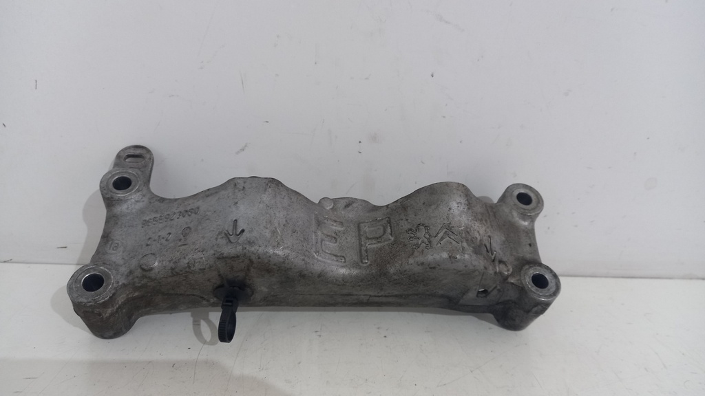 Кронштейн двигателя правый Citroen C4 1.4Vti 16V 2010  9655923080