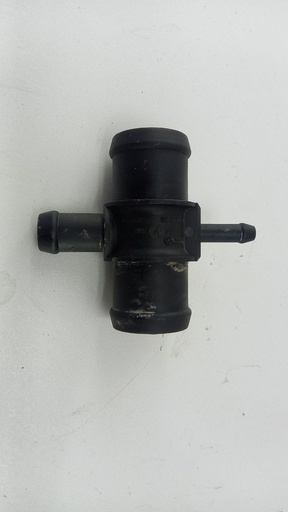 [1K0121087E] Фланец системы охлаждения Volkswagen Passat B7 2.0 TDI 2013  1K0121087E