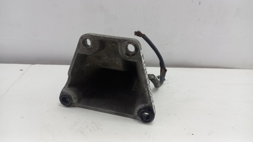 [8D0199308AD] Кронштейн двигуна правий Audi A6 C5 2.7T bi-turbo 1997-2004 рр. 8D0199308AD