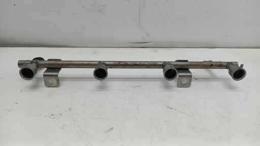 [55562597] Топливная рампа Opel Astra J 1.8 2010-2017 гг 55562597