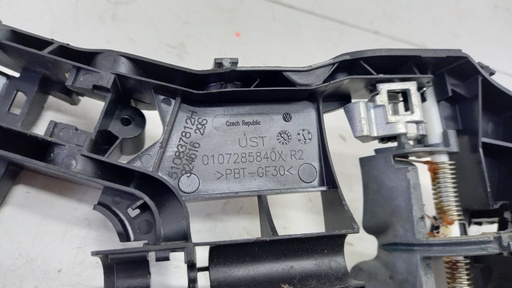 [510837812H] Кронштейн ручки задней правой двери Volkswagen Tiguan 2019  510837812H