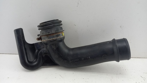 [1788047070] Патрубок воздушного фильтра Toyota Yaris III 1.5 16v VVTI 2017 гг 1788047070