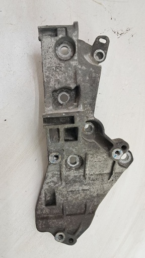[8200669495] Кронштейн генератора Renault Megane III 1.5 dCi 2009-2016 8200669495