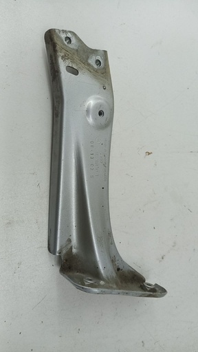 [5E0821142] Кронштейн правого крила Skoda Octavia A7 2016 5E0821142