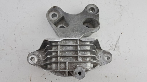 [84080177] Кронштейн подушка КПП Opel Insignia 2.0 Turbo 2018 84080177