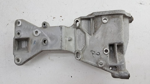 [31258329] Кронштейн генератора Volvo S80 V70 2.5 turbo 2010 31258329