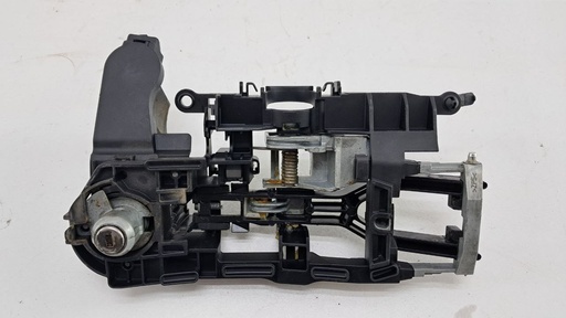 [X1713801310] Кронштейн ручки двери левой передней BMW F10 F11 2010-2017  X1713801310