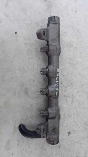 [03L125C] Паливна рампа Volkswagen Passat CC Skoda Audi 2.0 TDI 2011 рр 03L125C