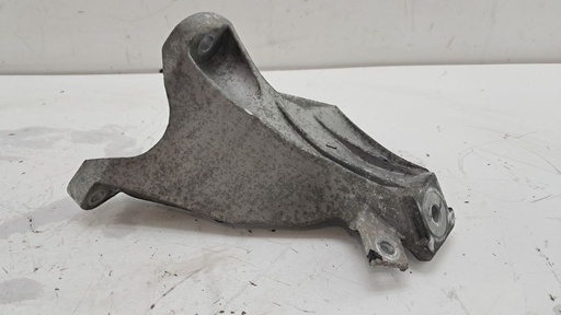 [4F0199308D] Кронштейн двигуна правий Audi A4 B8 2.0 TDI 2010 4F0199308D