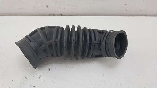[8E0133356D] Патрубок повітрозабірника Audi A4 B7 2.0 TFSI 2007 рр. 8E0133356D