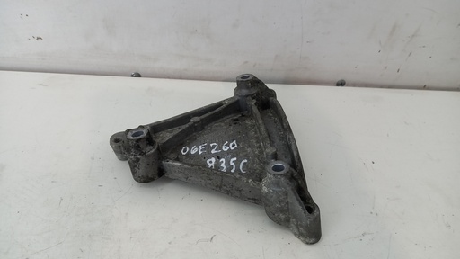 [06E260835C] Кронштейн компресора Audi A6 C6 2.4b 2010 рр 06E260835C