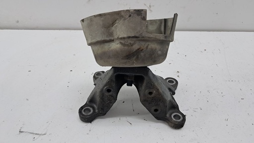 [4F0199307M] Кронштейн двигуна лівий Audi A6 C6 3.2 FSI 2004-2007 рр 4F0199307M