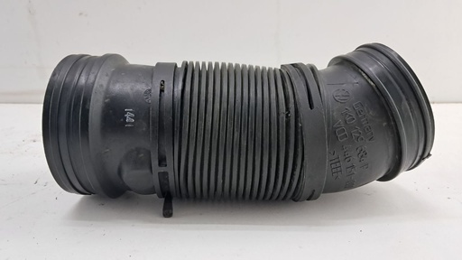 [1K0129684P] Патрубок воздушного фильтра Volkswagen Passat B7 3.6 TDI 2013 гг 1K0129684P