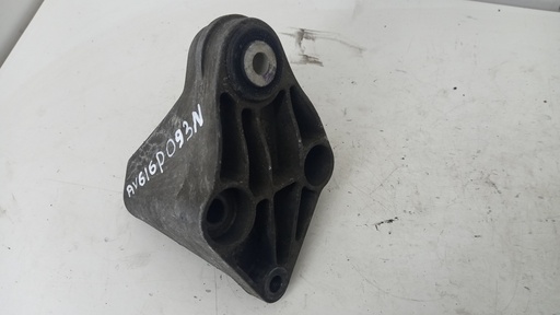 [AV616P093NA] Кронштейн коробки КПП Ford Focus III 1.6 TDCI AV616P093NA